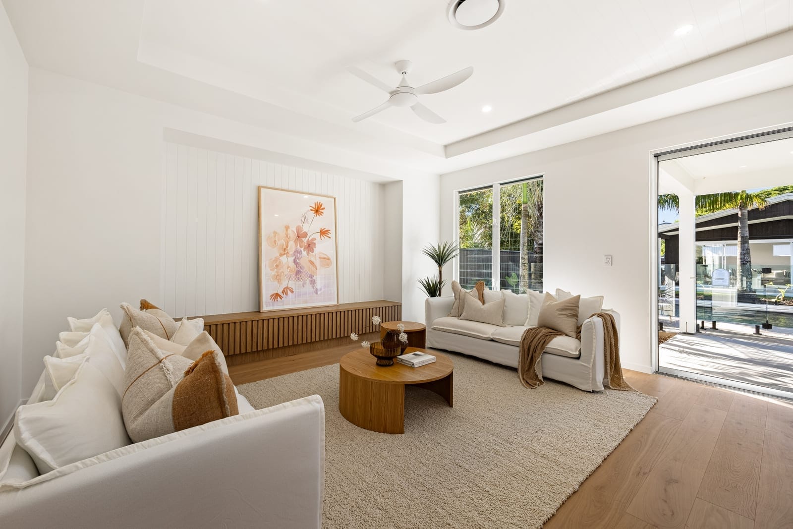 Elegant, Designer Living in GOLDEN Location