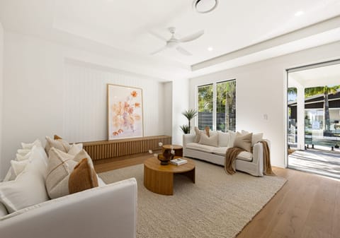 Elegant, Designer Living in GOLDEN Location