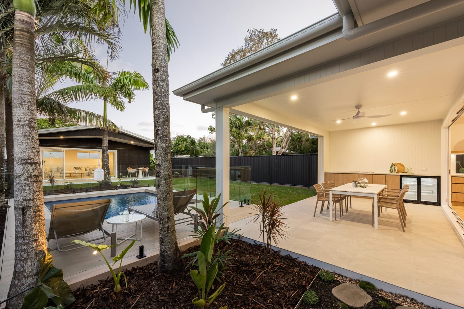 Elegant, Designer Living in GOLDEN Location