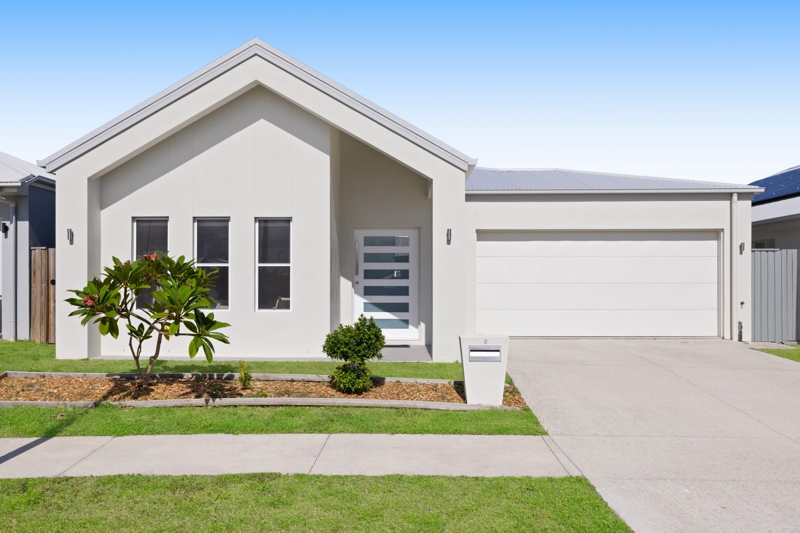 Contemporary Luxury, Effortless Elegance, Low Maintenance Living!