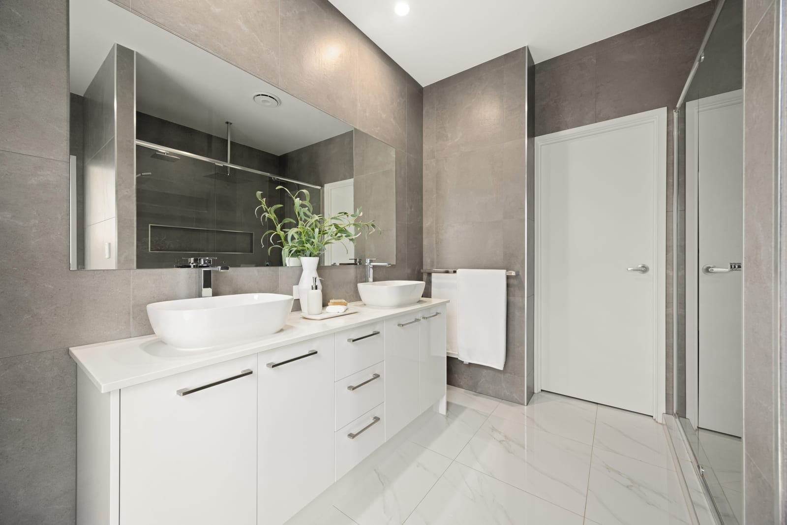 Contemporary Luxury, Effortless Elegance, Low Maintenance Living!