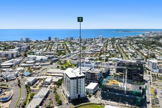 CBD Chic: Dining, Entertainment, Parkland!