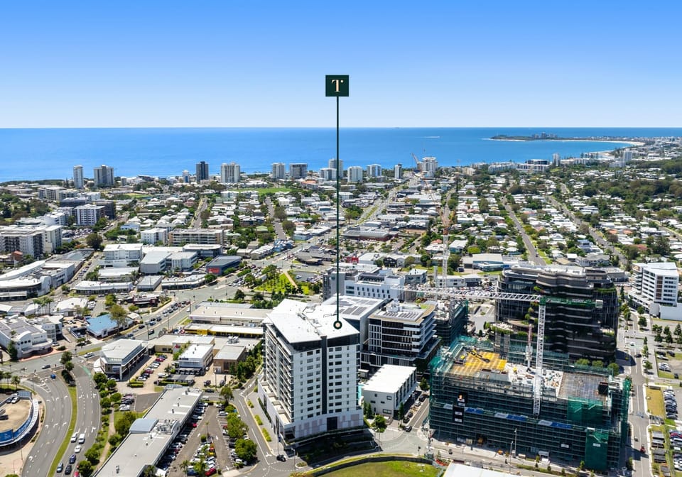 CBD Chic: Dining, Entertainment, Parkland!