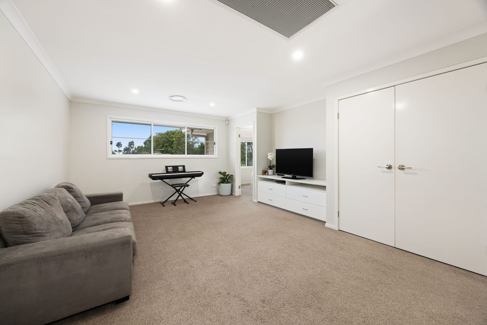 Spacious Family Dream Home in Serene Cul-de-sac Setting