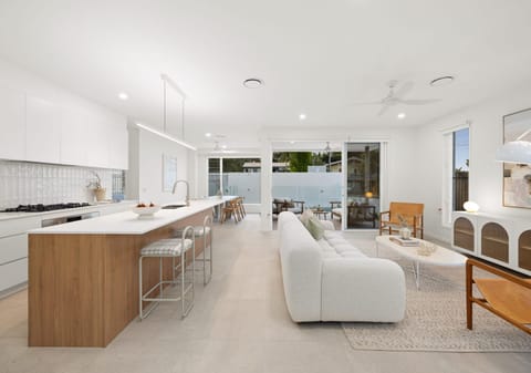 Luxury Beachside Residence in a Premier Coastal Setting