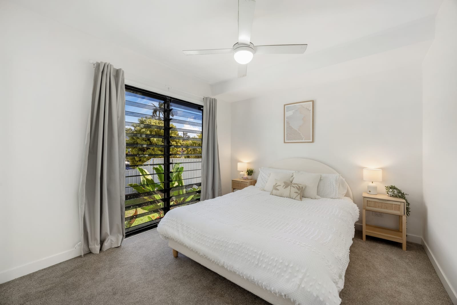 Golden Charmer: Location, Lifestyle with Side Access