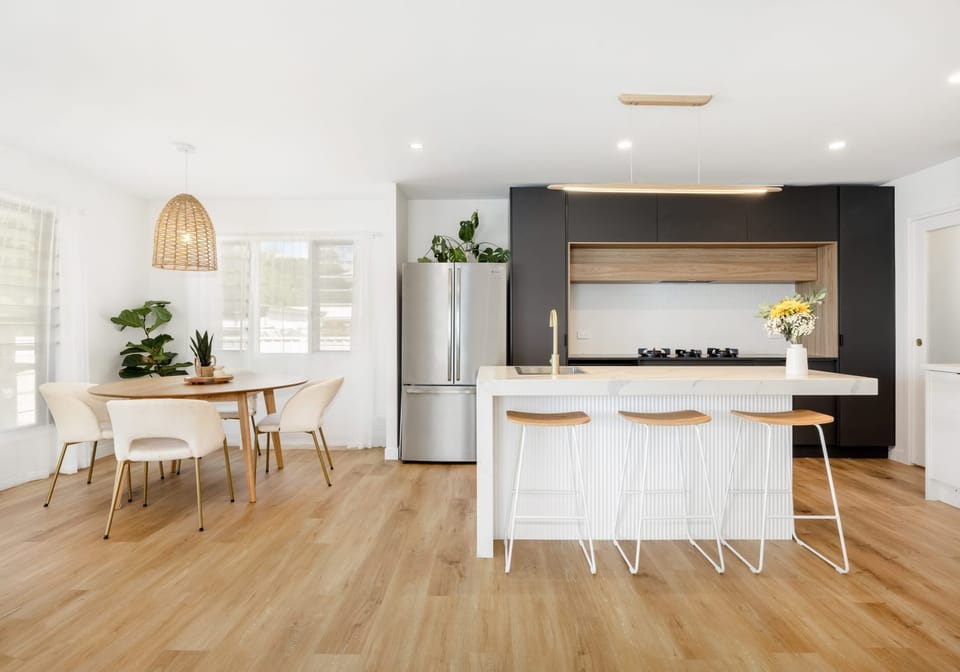 Golden Charmer: Location, Lifestyle with Side Access