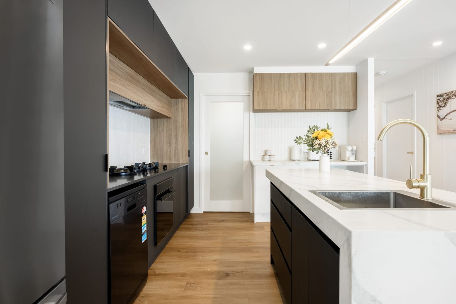 Golden Charmer: Location, Lifestyle with Side Access
