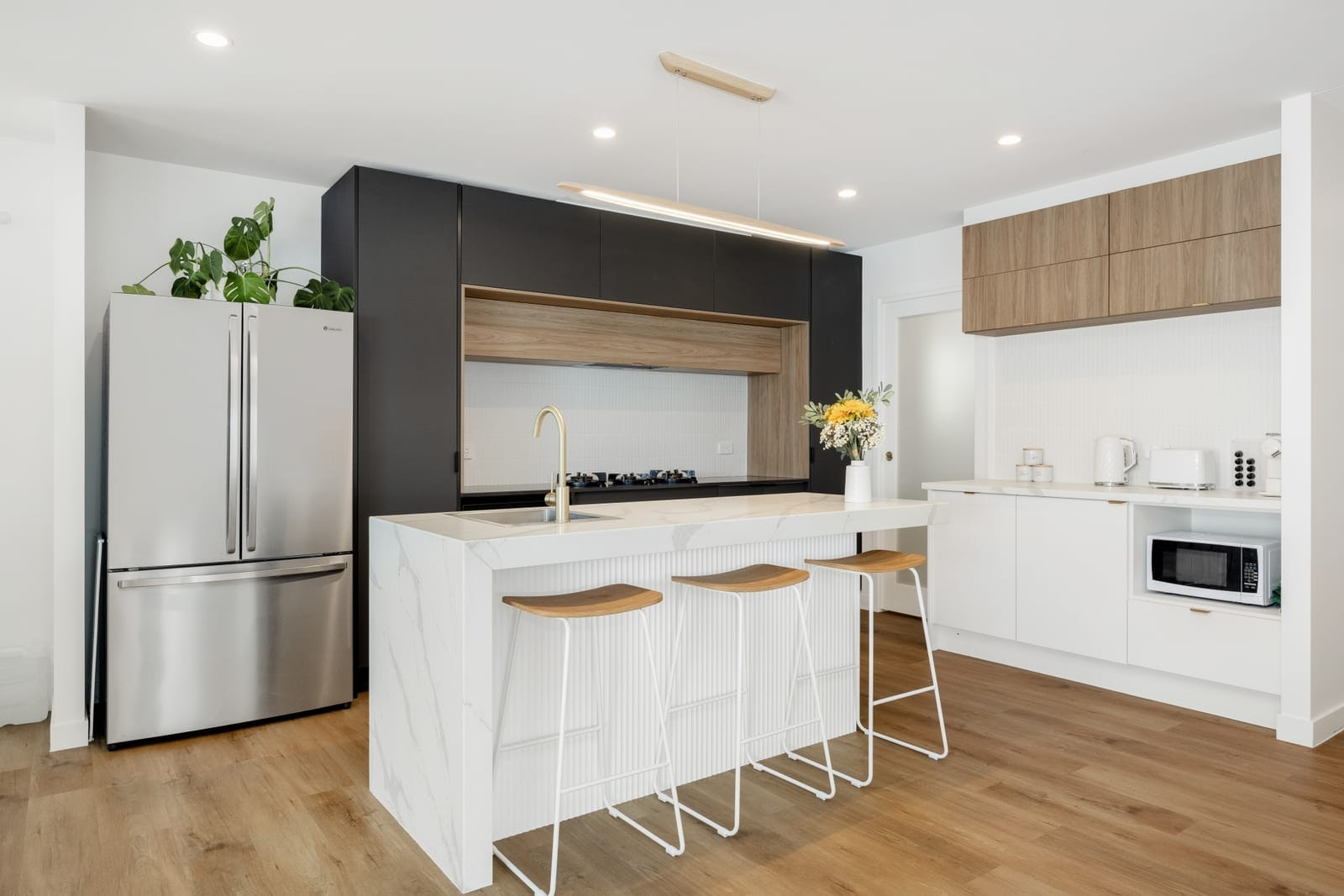 Golden Charmer: Location, Lifestyle with Side Access