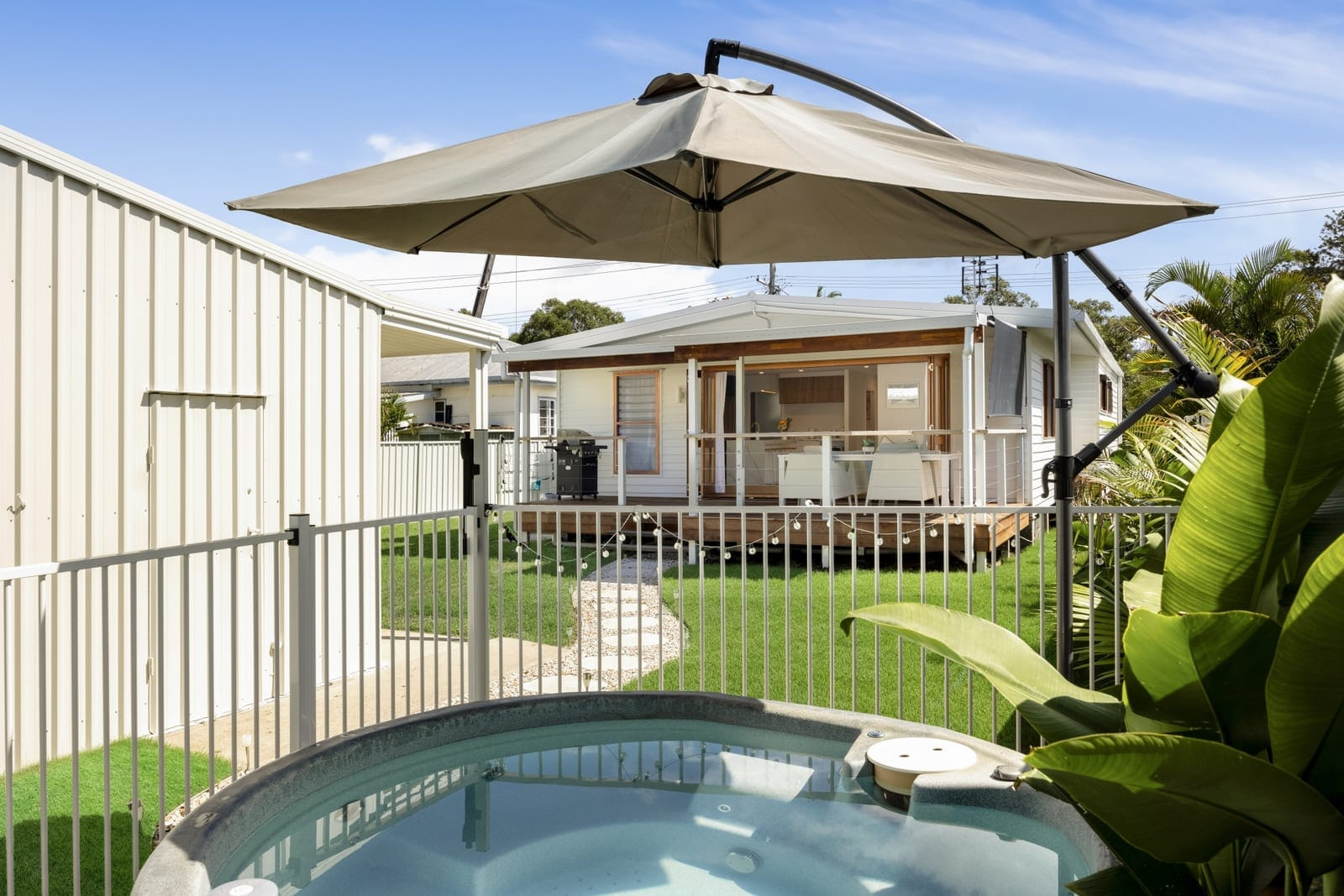 Golden Charmer: Location, Lifestyle with Side Access