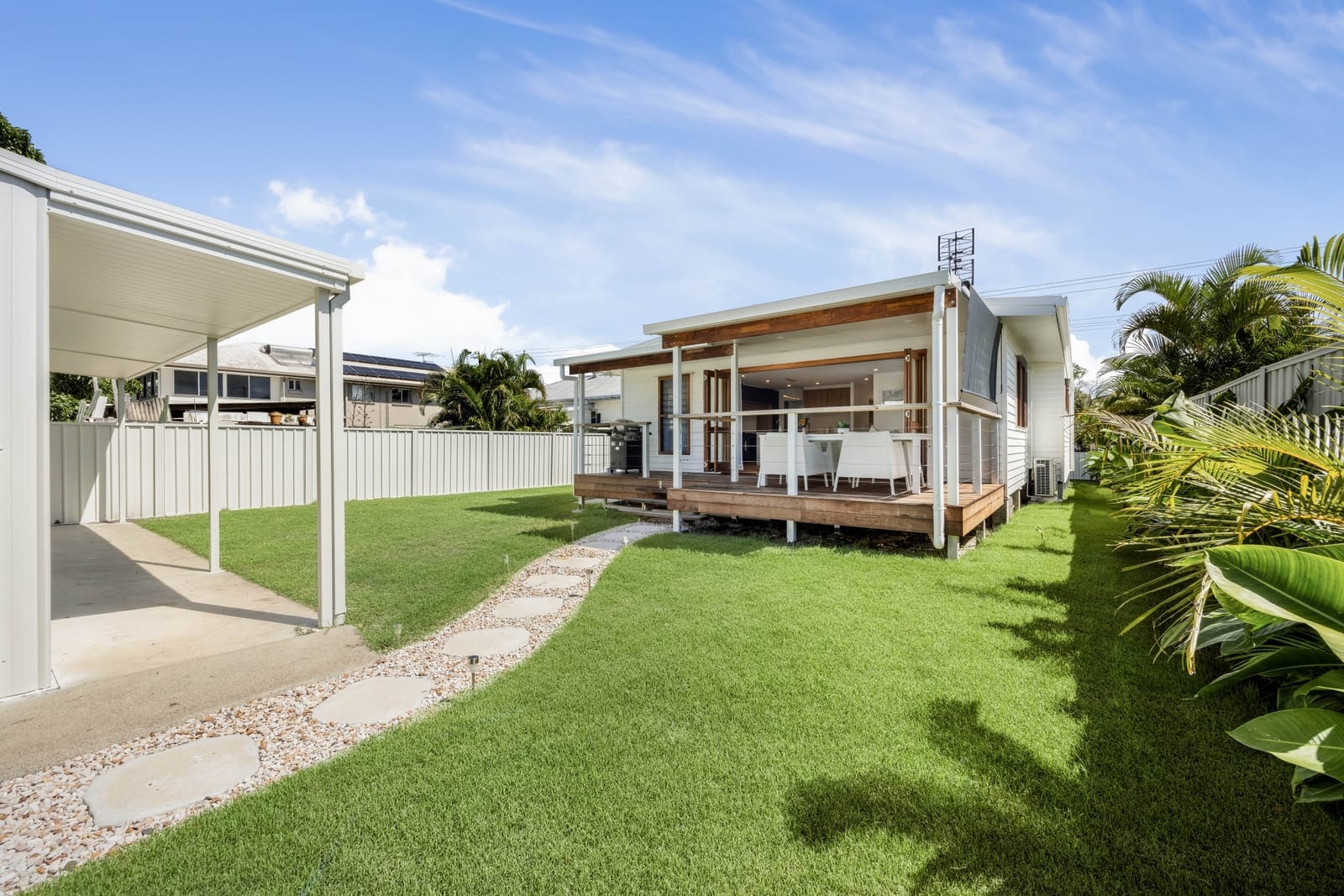 Golden Charmer: Location, Lifestyle with Side Access
