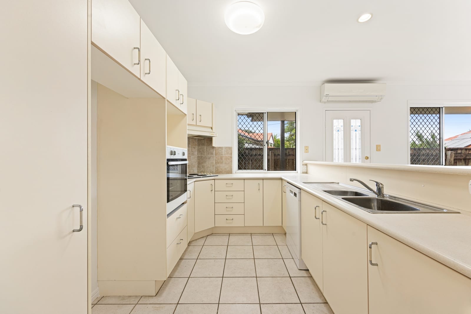 SOLD by Ollie Lehmann