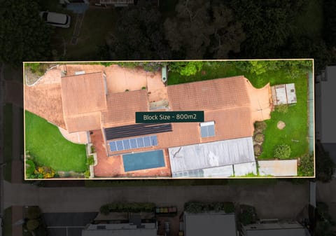 800m2 PRIME Location: Rebuild or Renovate!