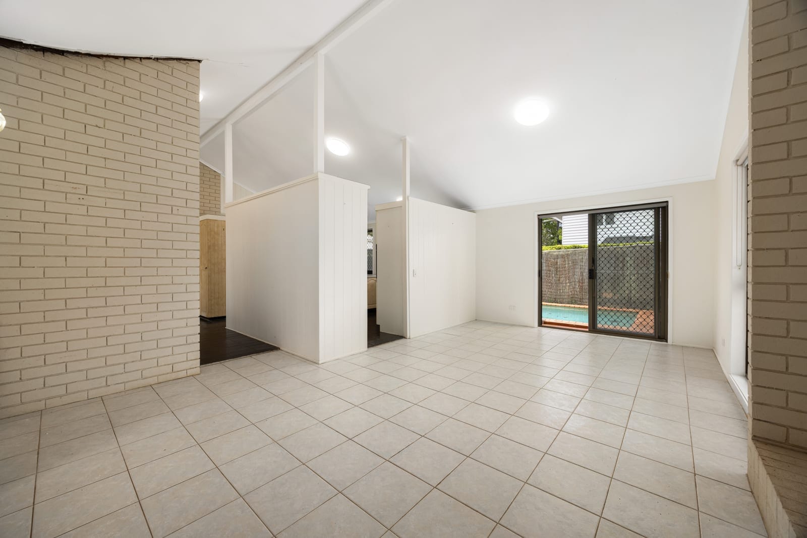 800m2 PRIME Location: Rebuild or Renovate!
