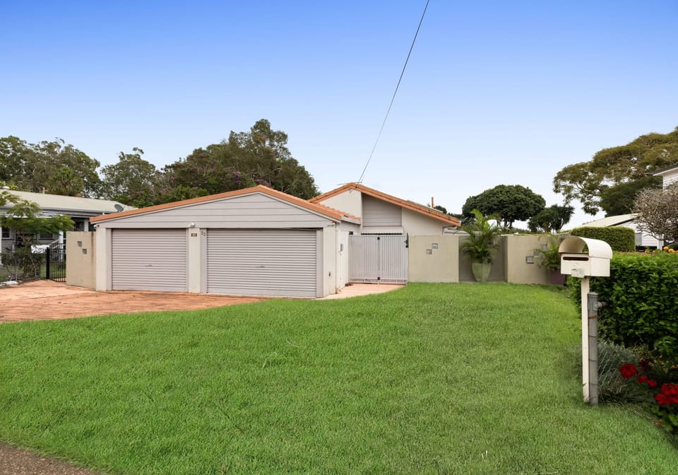 800m2 PRIME Location: Rebuild or Renovate!