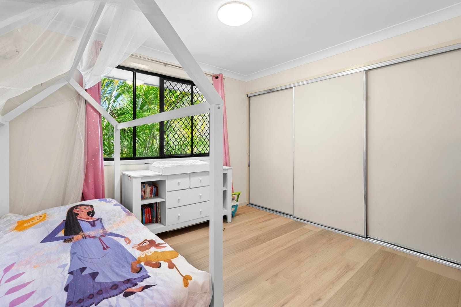 Sold by Ollie Lehmann