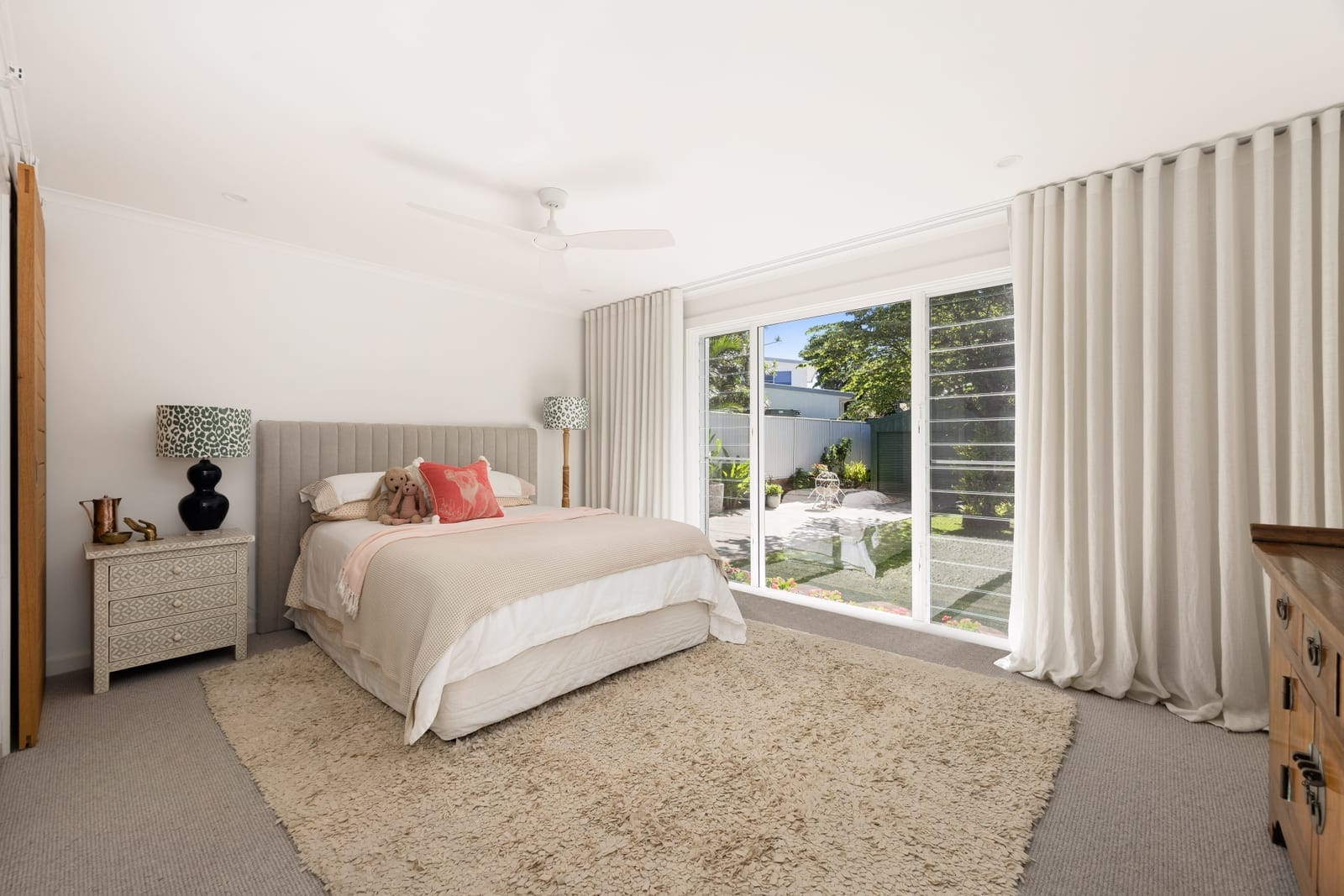 Level ¼ Acre On Top: Elegant Modern Living with Views