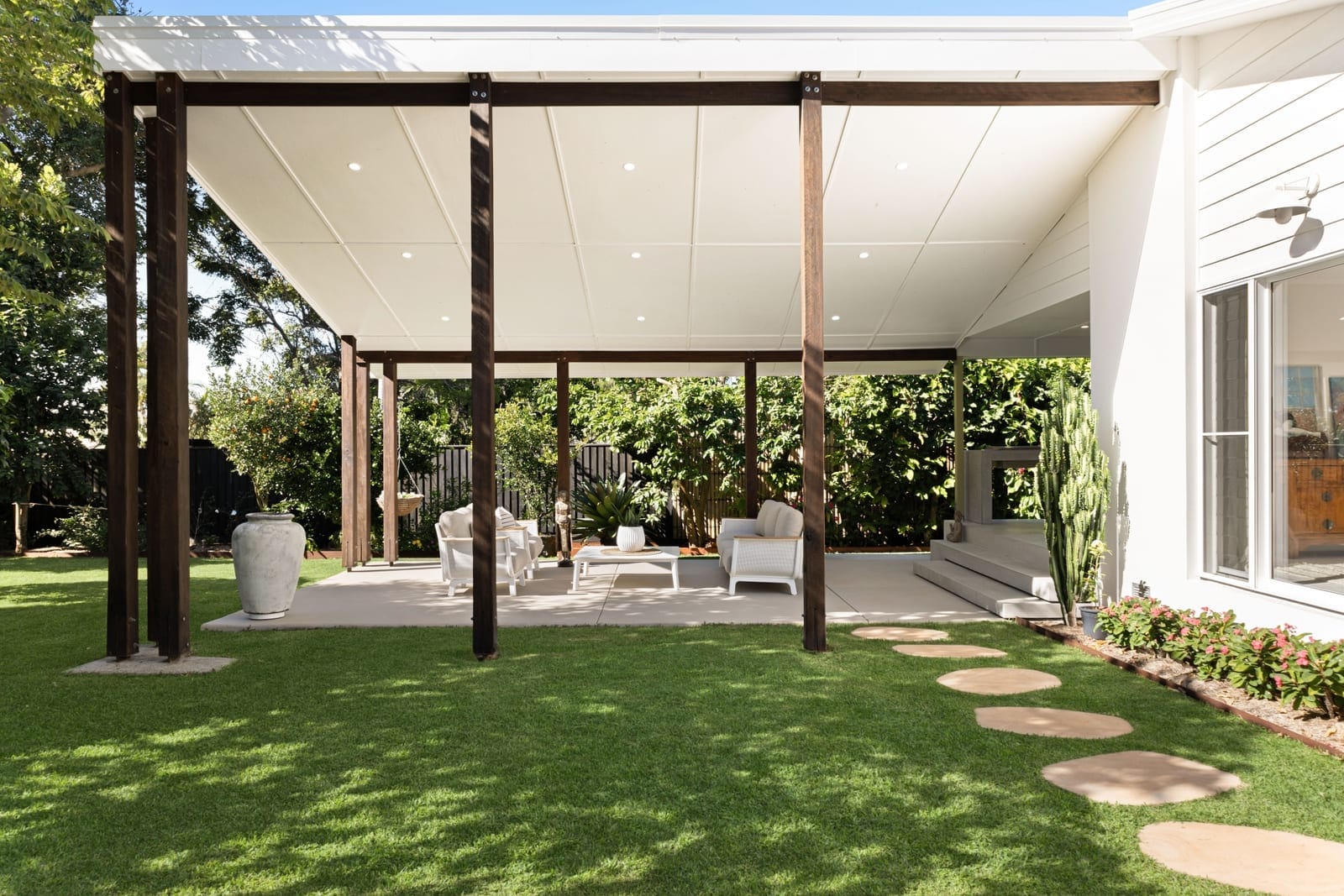 Level ¼ Acre On Top: Elegant Modern Living with Views