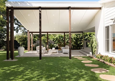 Level ¼ Acre On Top: Elegant Modern Living with Views