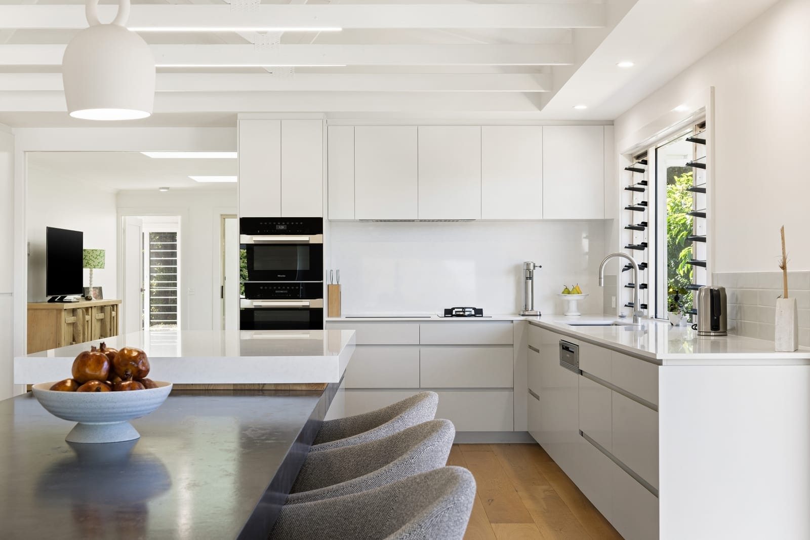 Level ¼ Acre On Top: Elegant Modern Living with Views