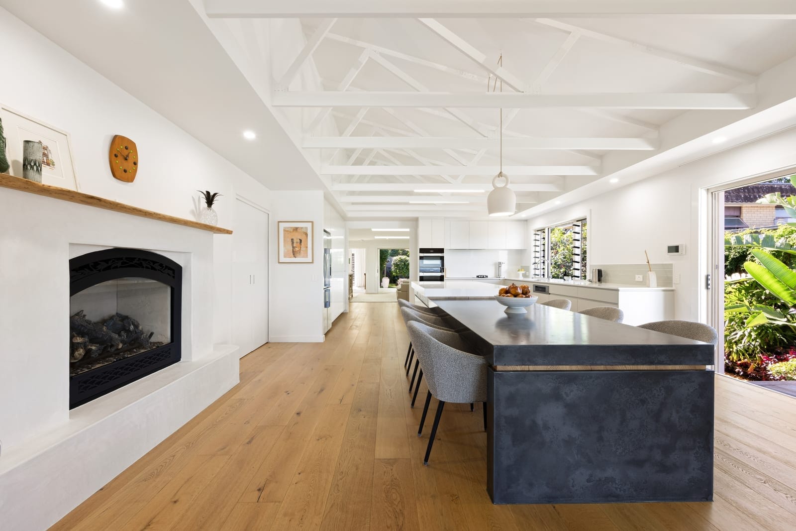 Level ¼ Acre On Top: Elegant Modern Living with Views