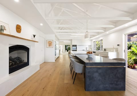 Level ¼ Acre On Top: Elegant Modern Living with Views