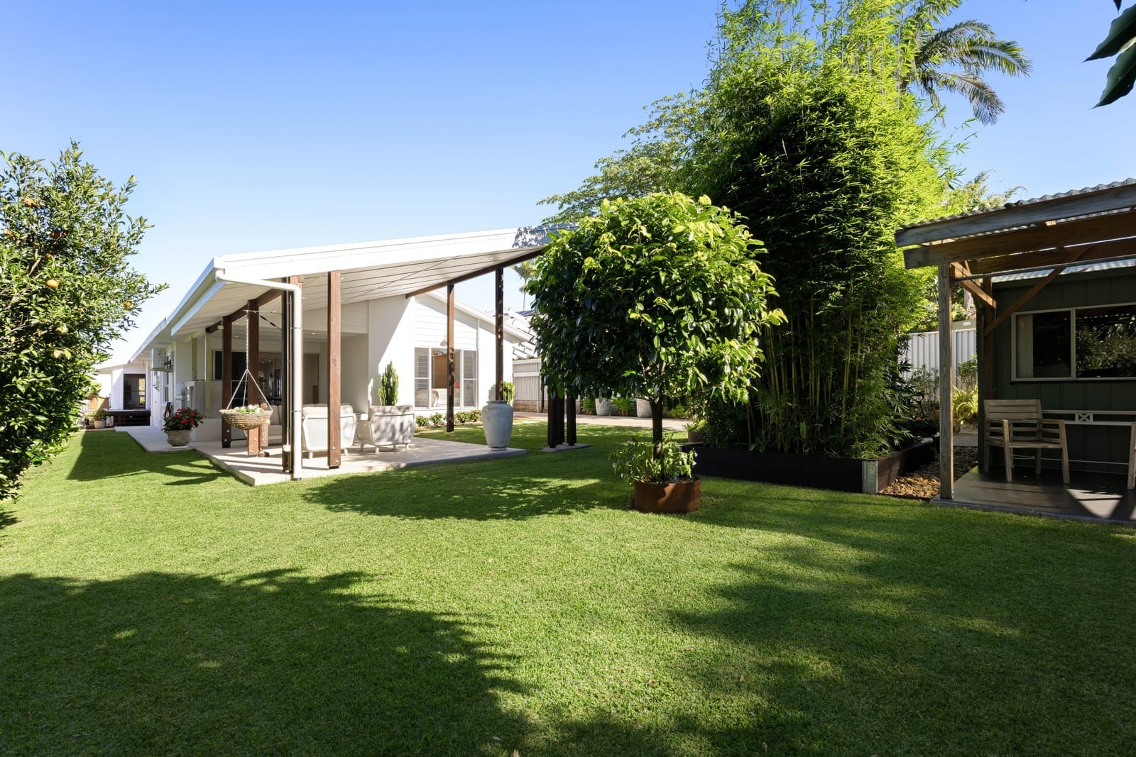 Level ¼ Acre On Top: Elegant Modern Living with Views