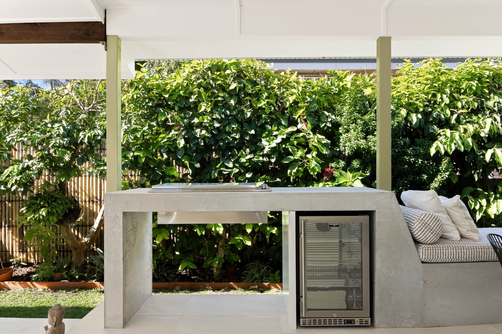 Level ¼ Acre On Top: Elegant Modern Living with Views