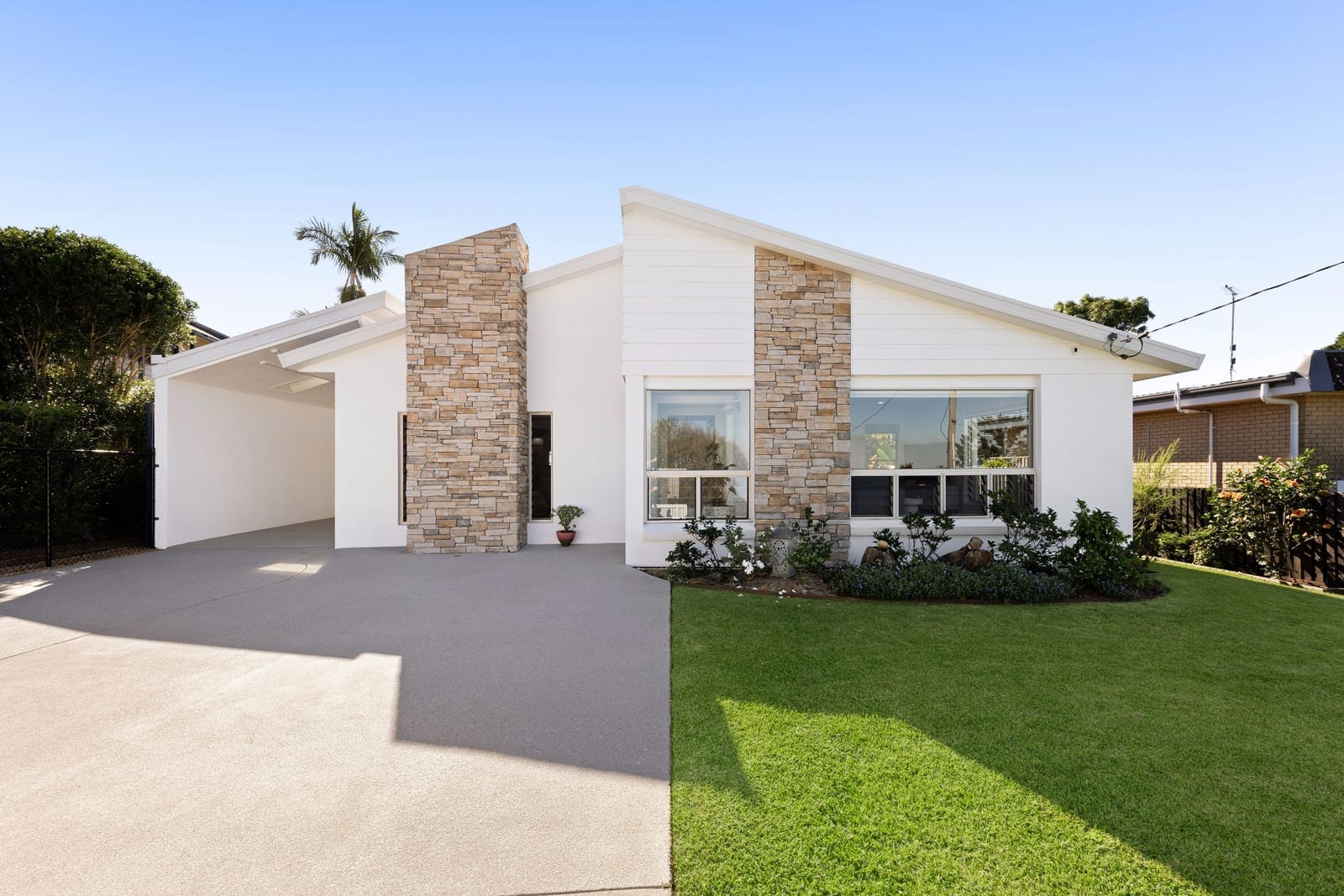 Level ¼ Acre On Top: Elegant Modern Living with Views
