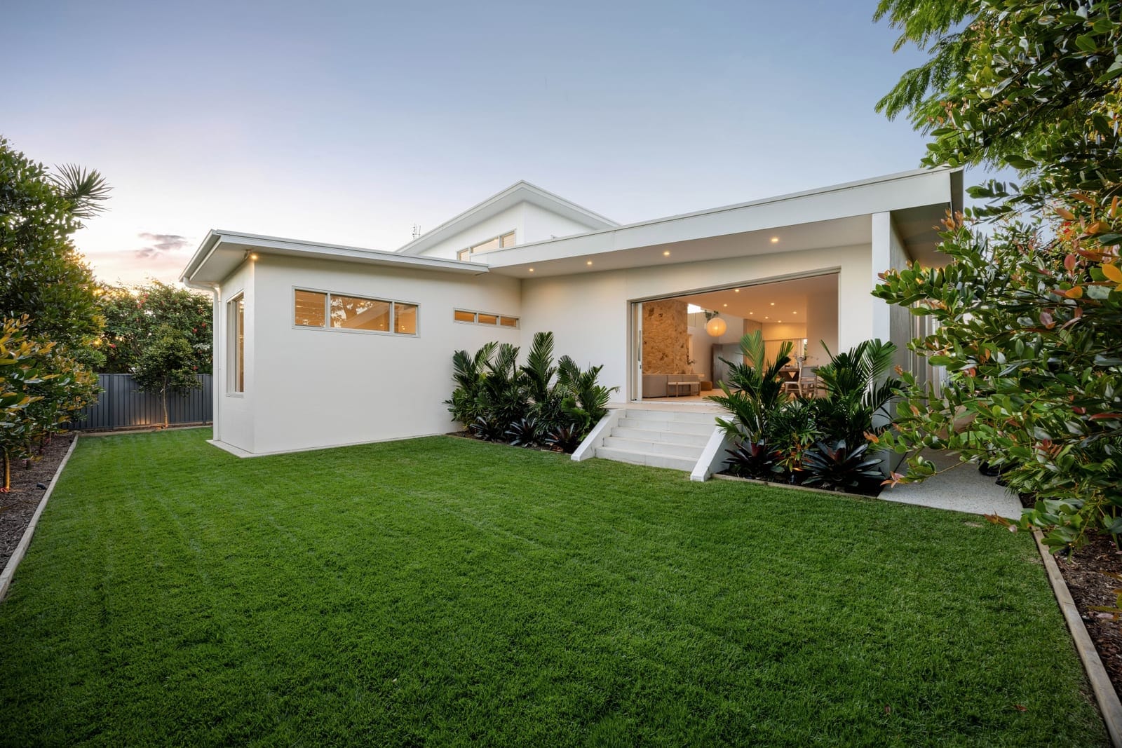 Brand New Bespoke Build: Elegant North Facing Entertainer