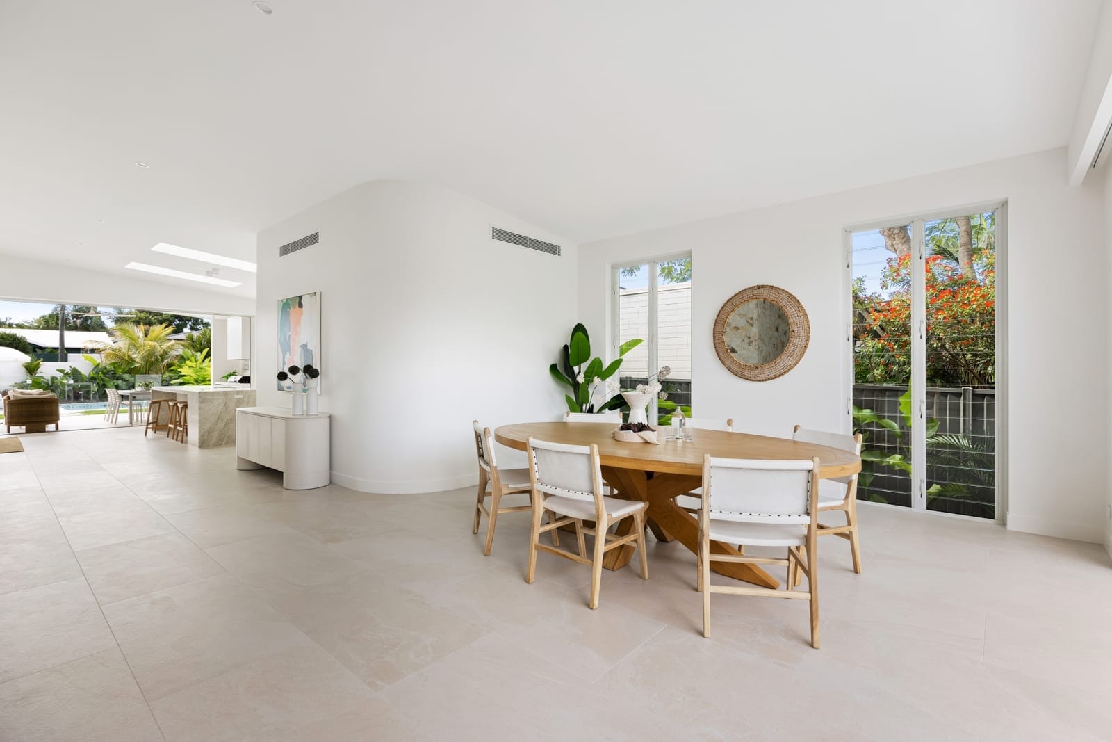 Brand New Bespoke Build: Elegant North Facing Entertainer