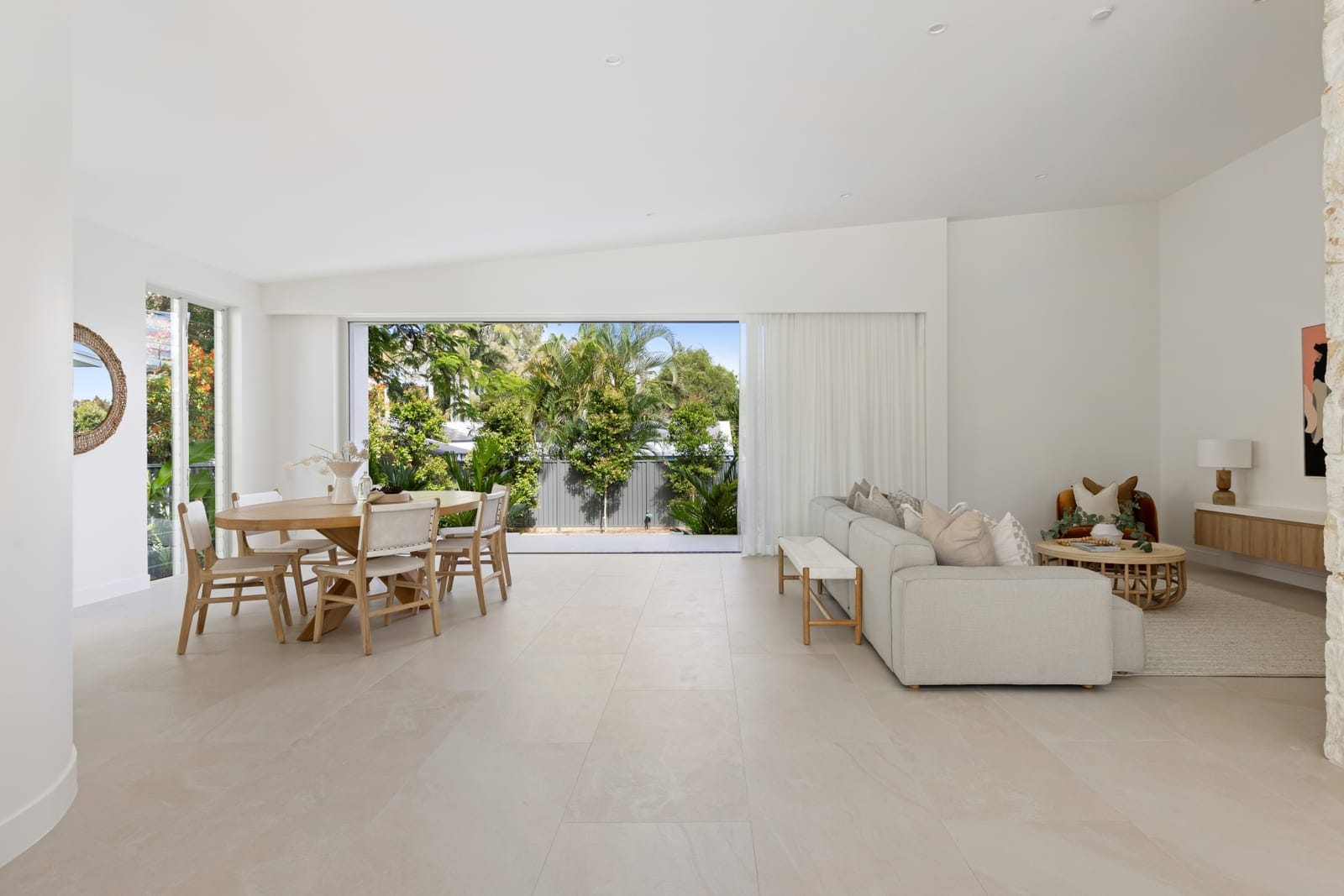 Brand New Bespoke Build: Elegant North Facing Entertainer