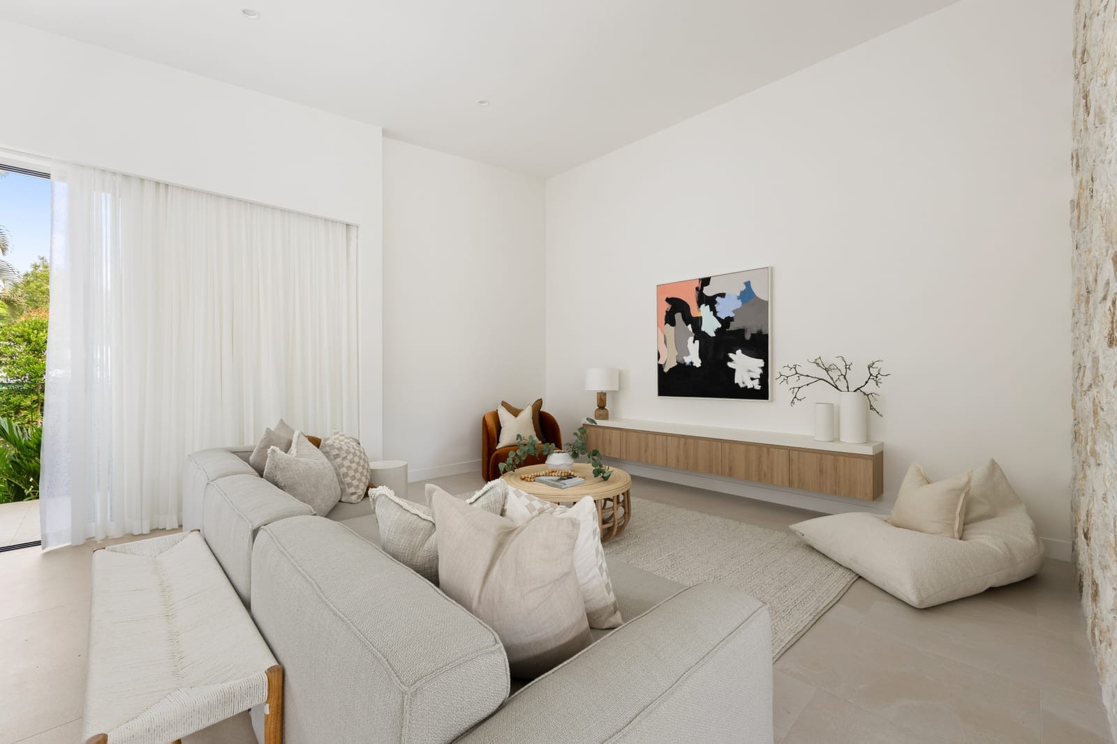 Brand New Bespoke Build: Elegant North Facing Entertainer