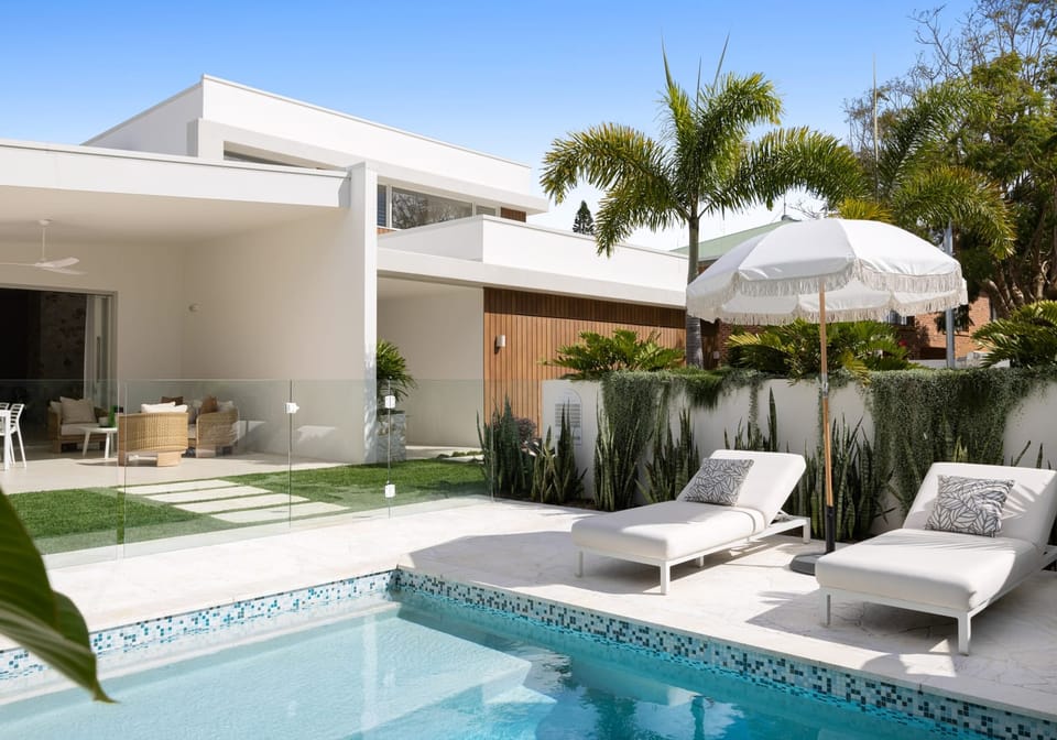 Brand New Bespoke Build: Elegant North Facing Entertainer