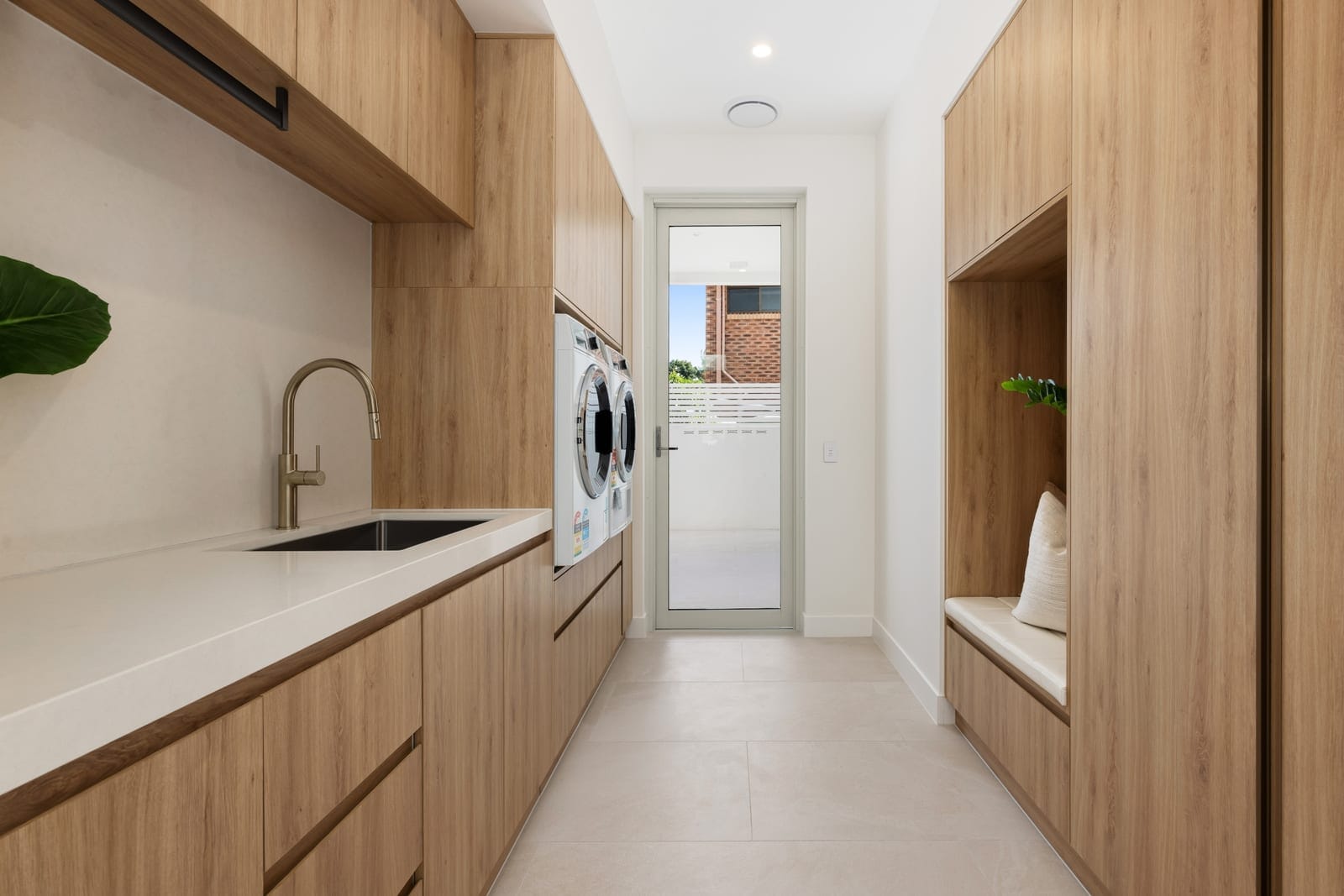 Brand New Bespoke Build: Elegant North Facing Entertainer