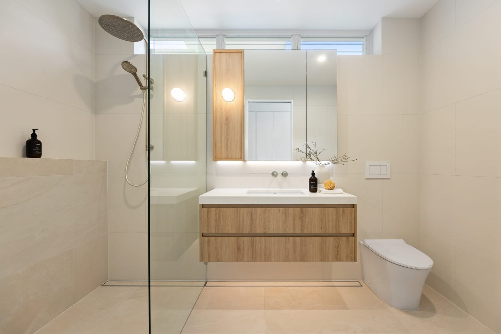 Brand New Bespoke Build: Elegant North Facing Entertainer