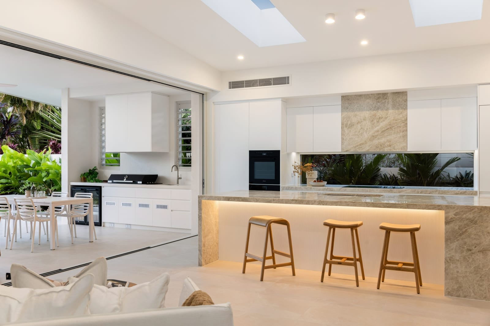 Brand New Bespoke Build: Elegant North Facing Entertainer