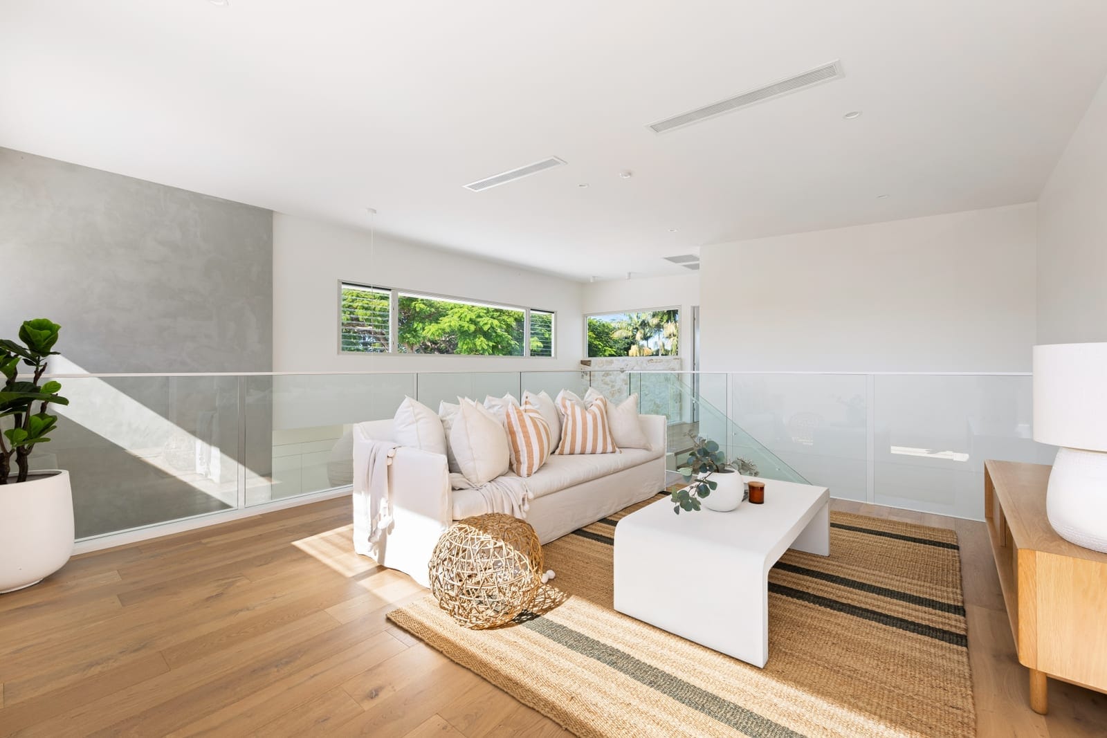Brand New Bespoke Build: Elegant North Facing Entertainer