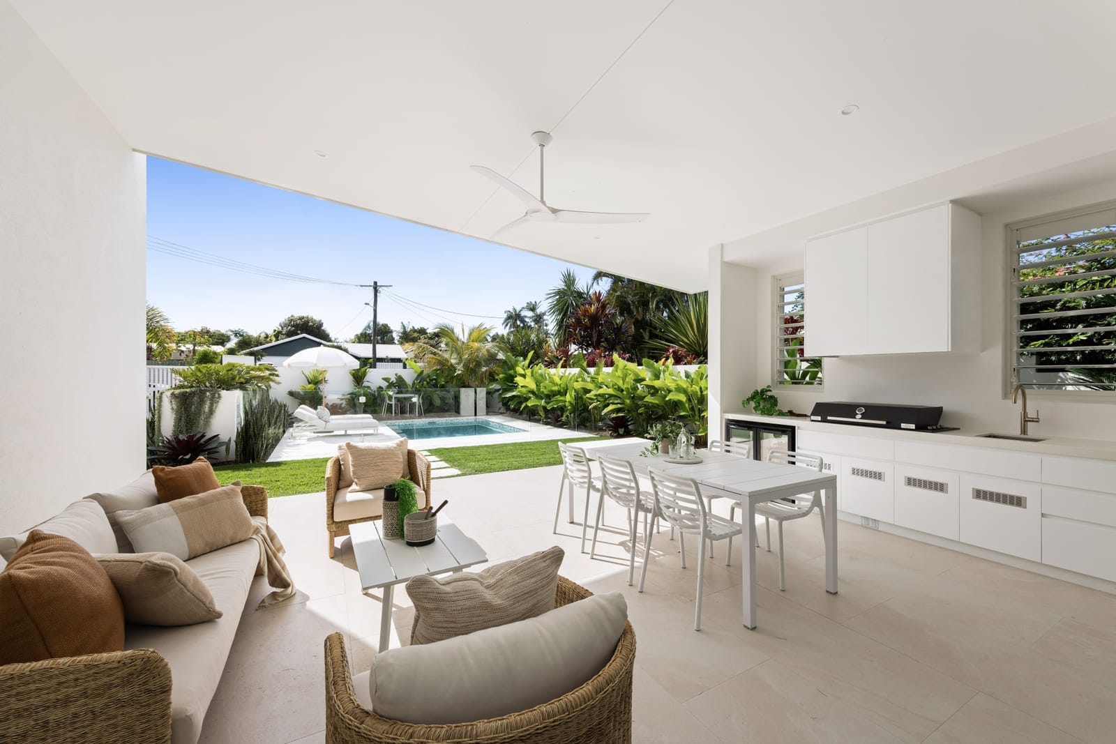 Brand New Bespoke Build: Elegant North Facing Entertainer