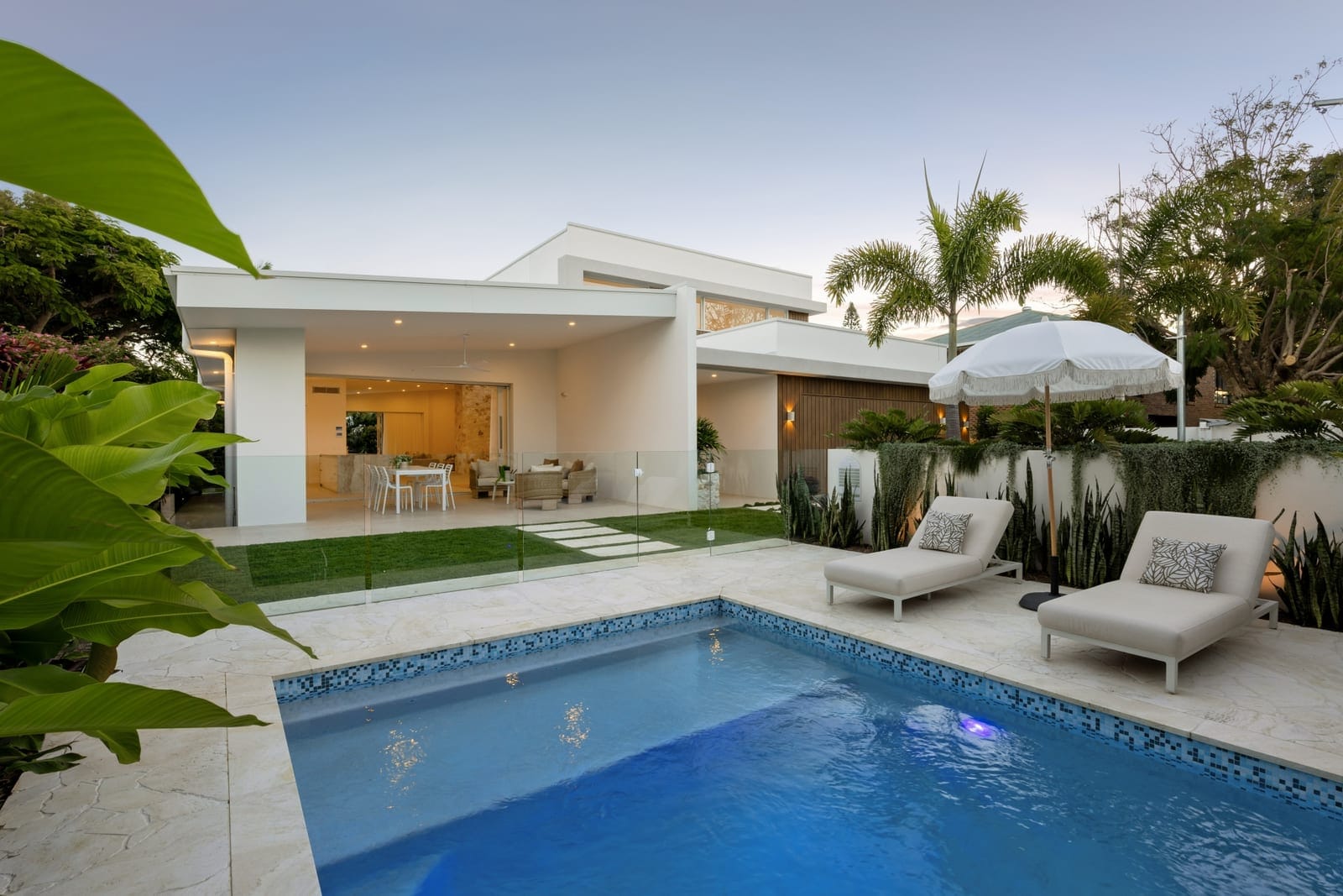 Brand New Bespoke Build: Elegant North Facing Entertainer