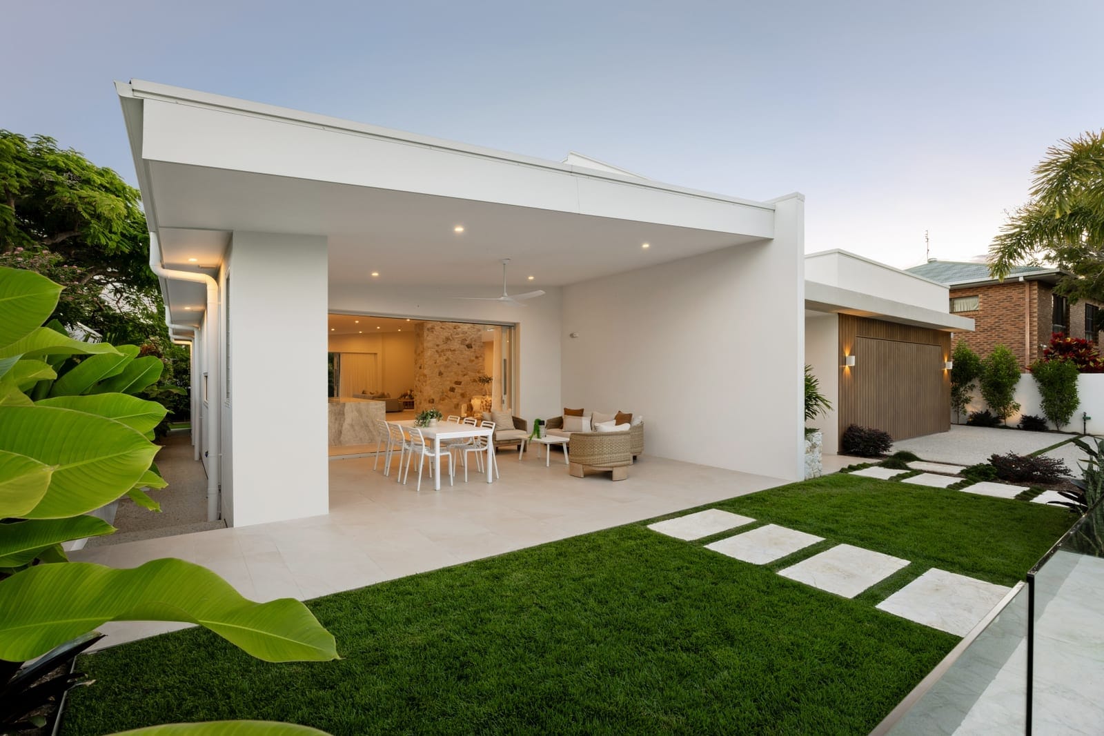 Brand New Bespoke Build: Elegant North Facing Entertainer