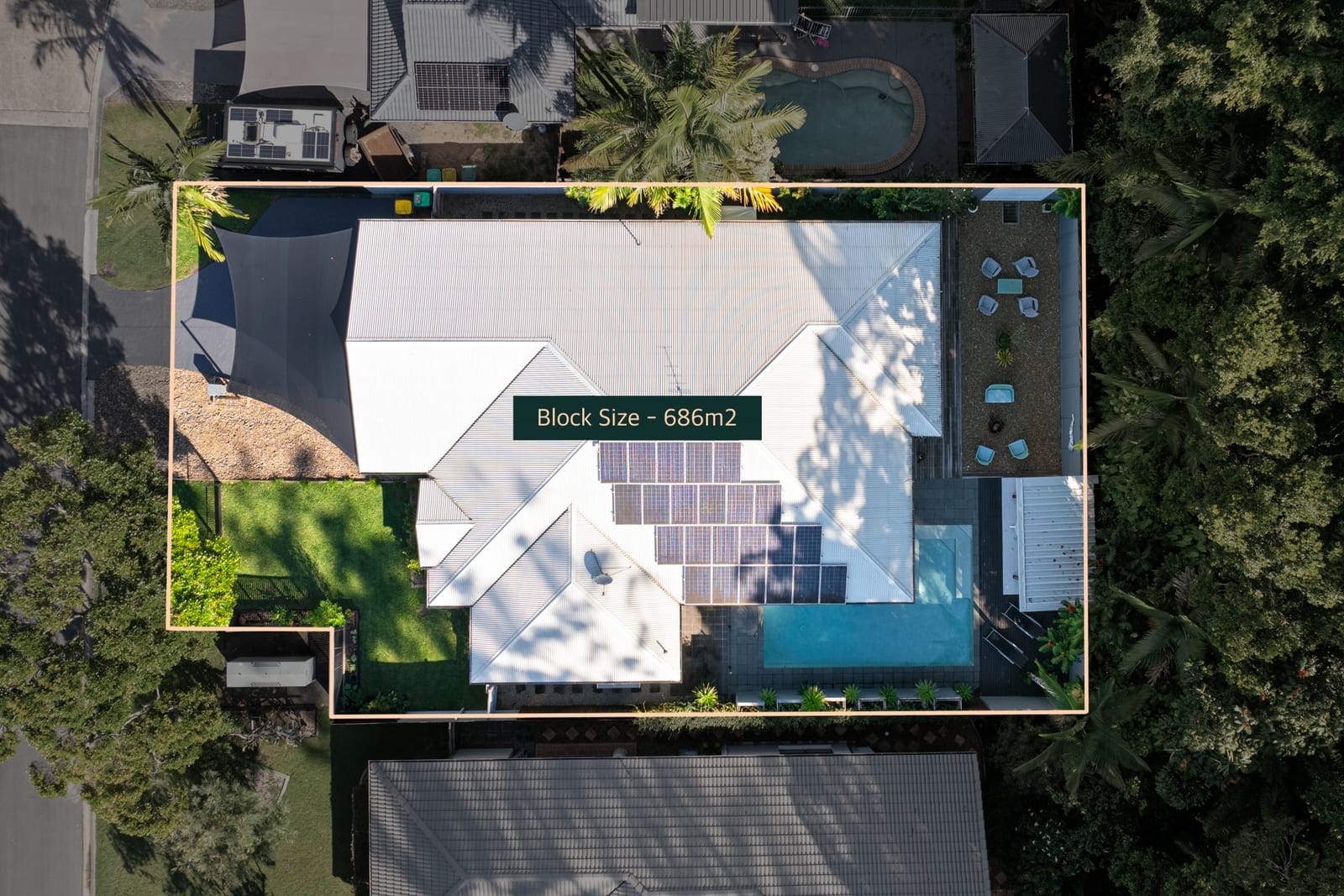 Contemporary Family Oasis with Reserve Backdrop