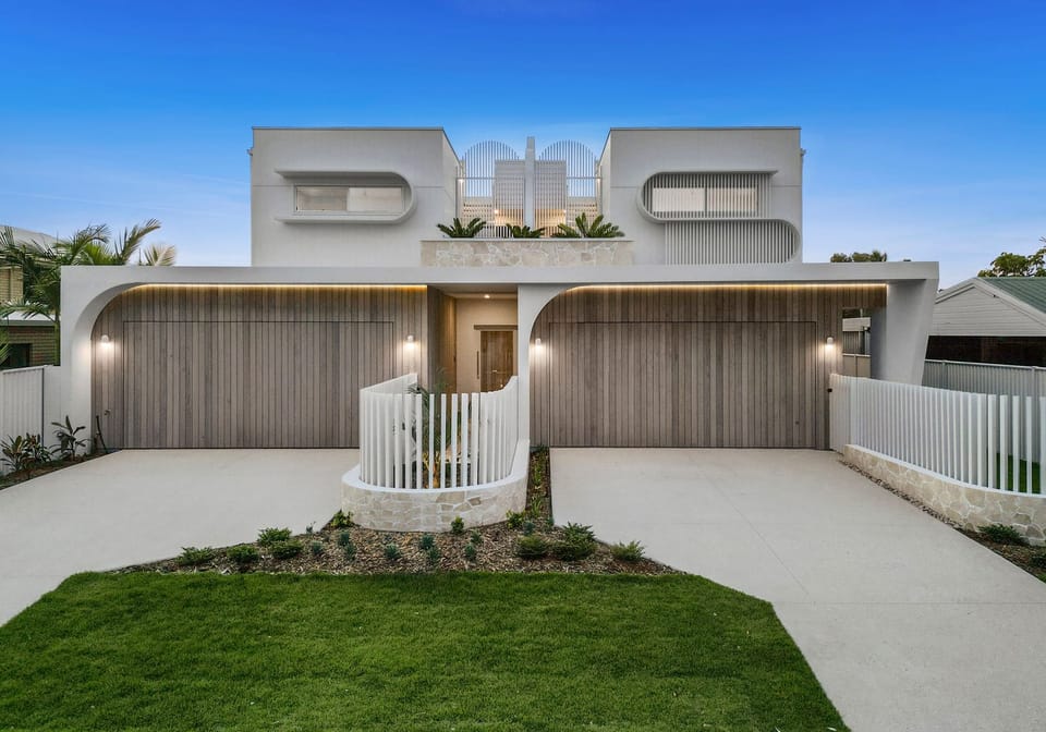 Brand New, High-End Designer Living!