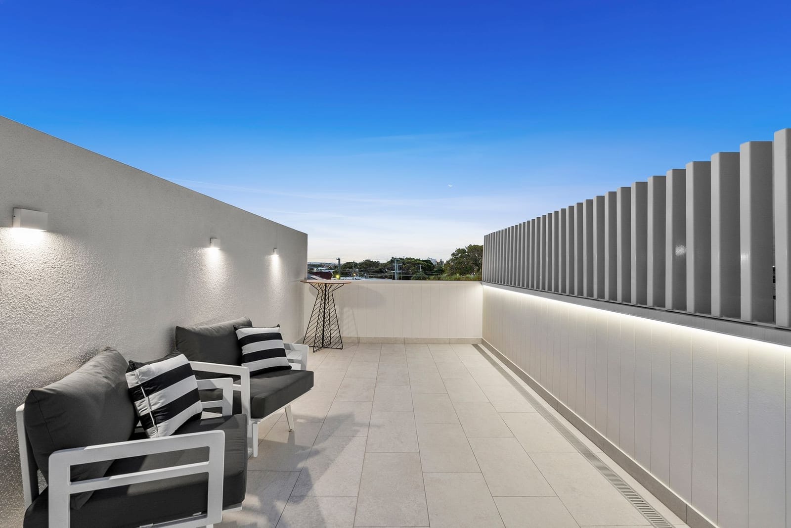 Brand New, High-End Designer Living!