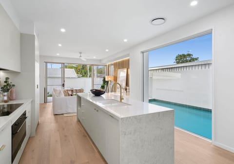 Brand New, High-End Designer Living!