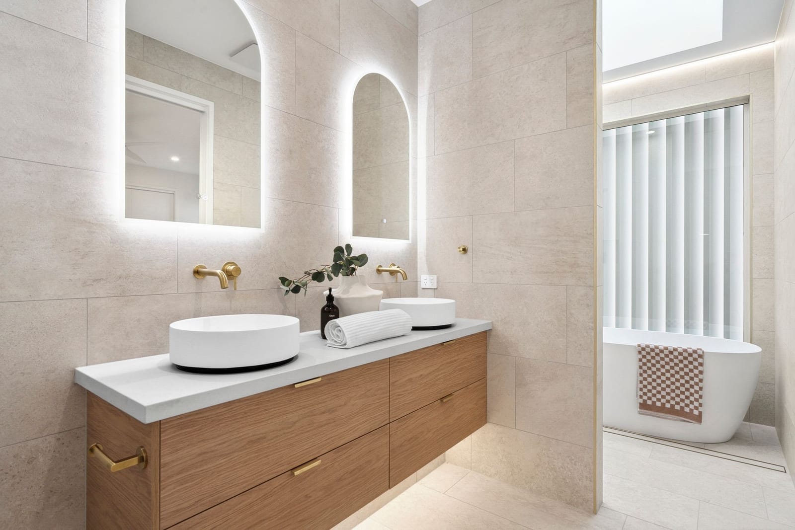 Brand New, High-End Designer Living!