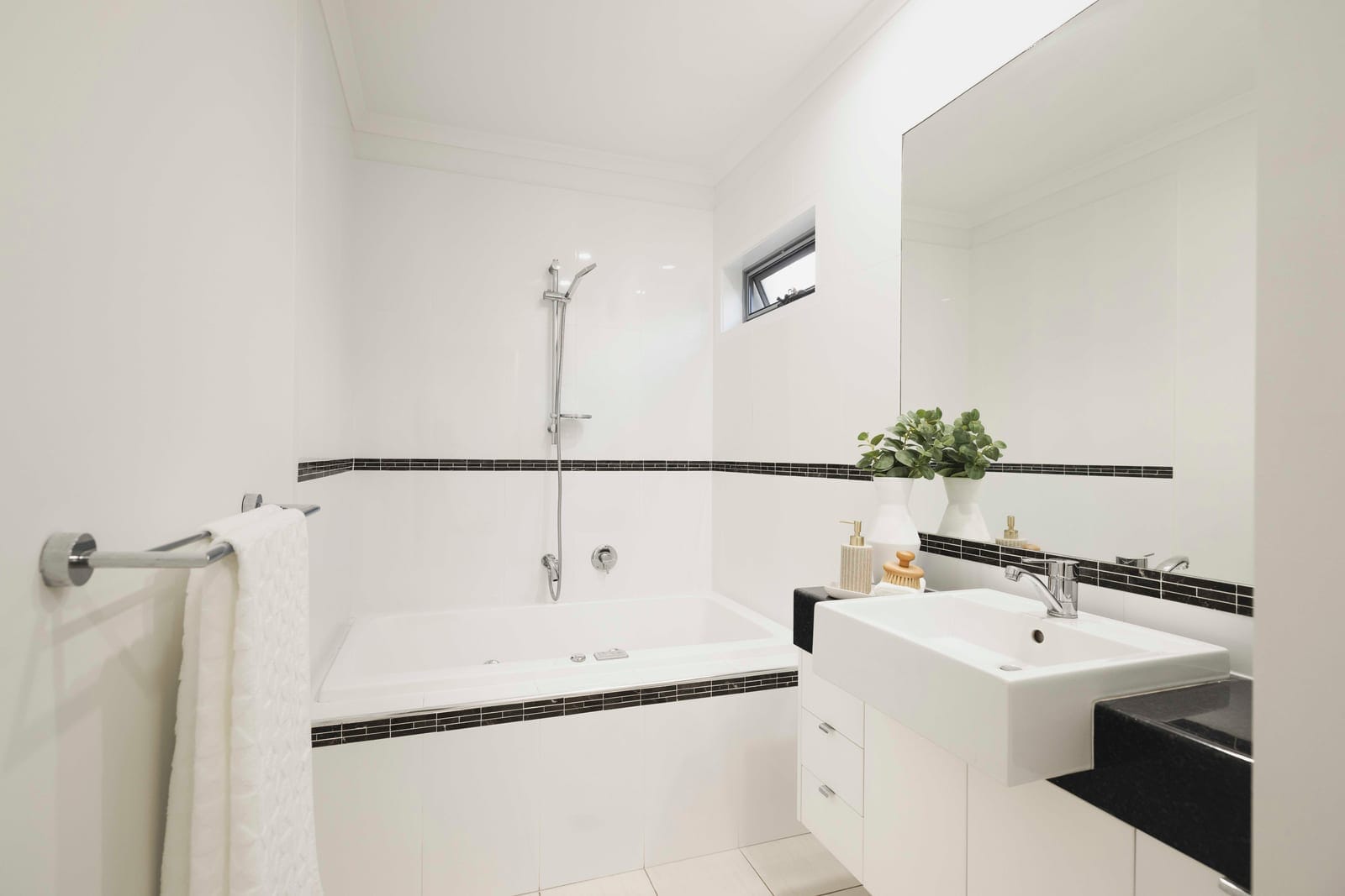 Live the Golden Dream – Lifestyle, Luxury & Location