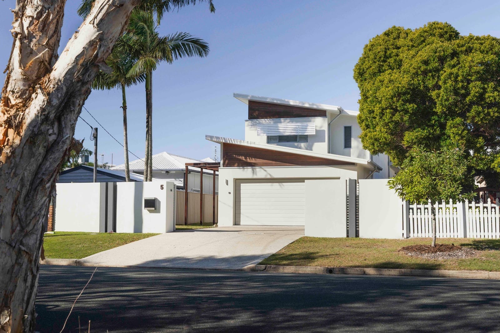 Live the Golden Dream – Lifestyle, Luxury & Location