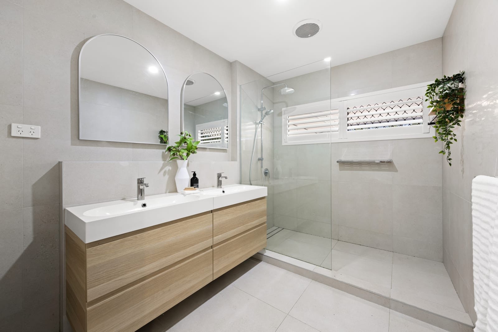 North Facing Entertainer: Views, Versatility, Location