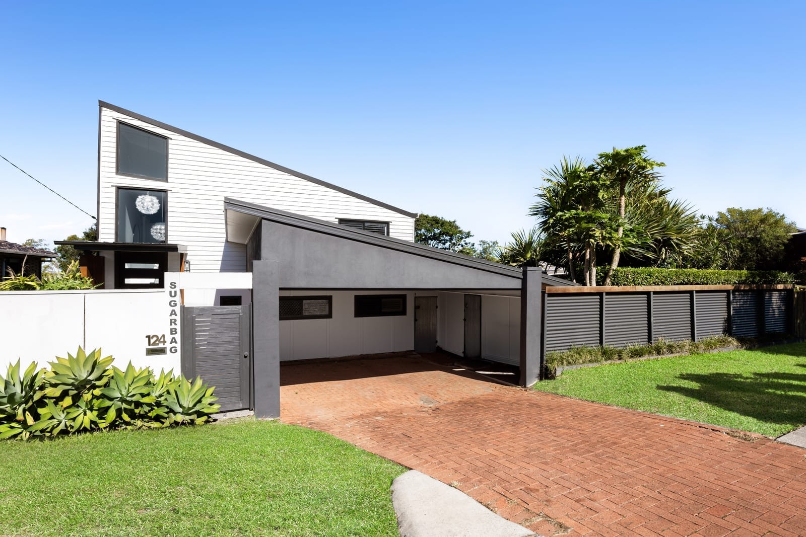North Facing Entertainer: Views, Versatility, Location